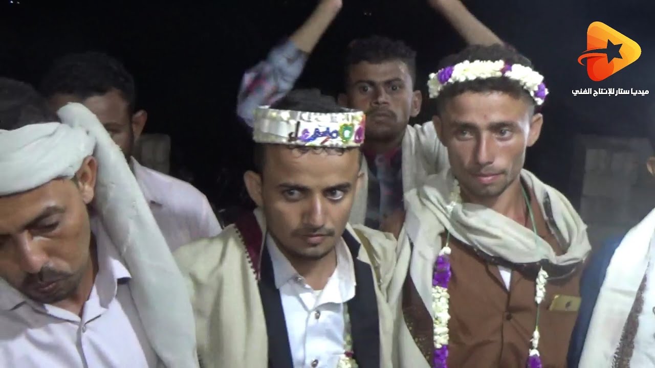 شباب قونص تشارك وتزف البدر العريس محمد سالم حابس وسط فرحة الاهالي والحاضرين للمنشد أبو حبيب