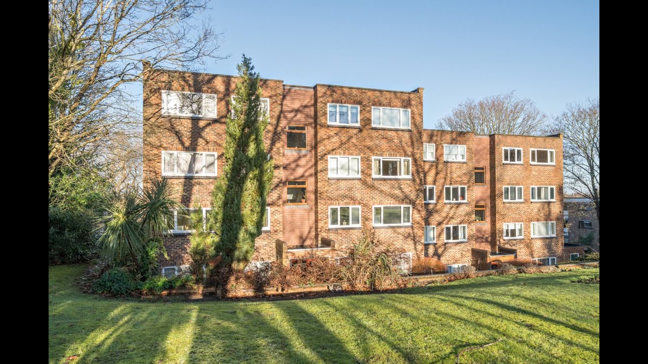 A substantial, spacious 2 bedroom (ensuite to main) apartment in a secluded gated development.