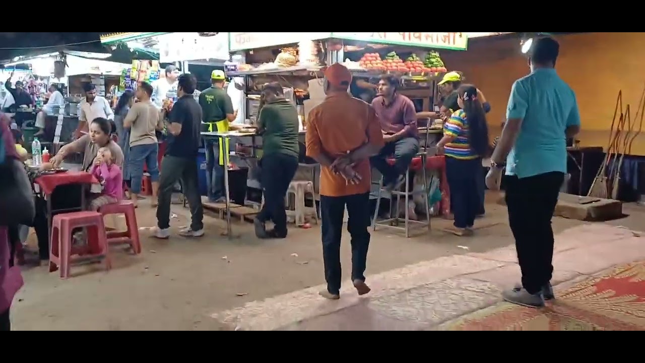 Food street in 🍜 Mumbai Chowpatty, Girgaon,  #world #india