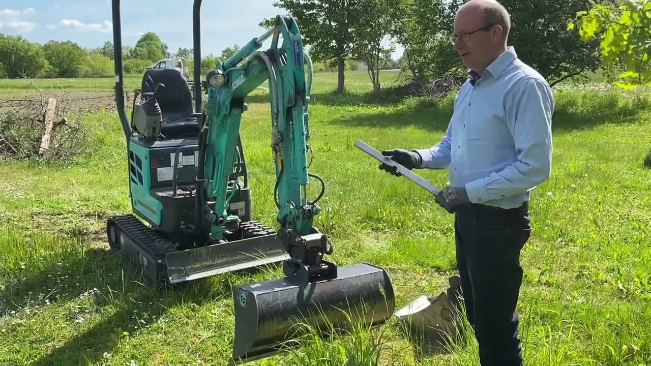 Minigraverskolen Kobelco SK10SR. Lær at bruge en minigraver. How to use a mini excavator.