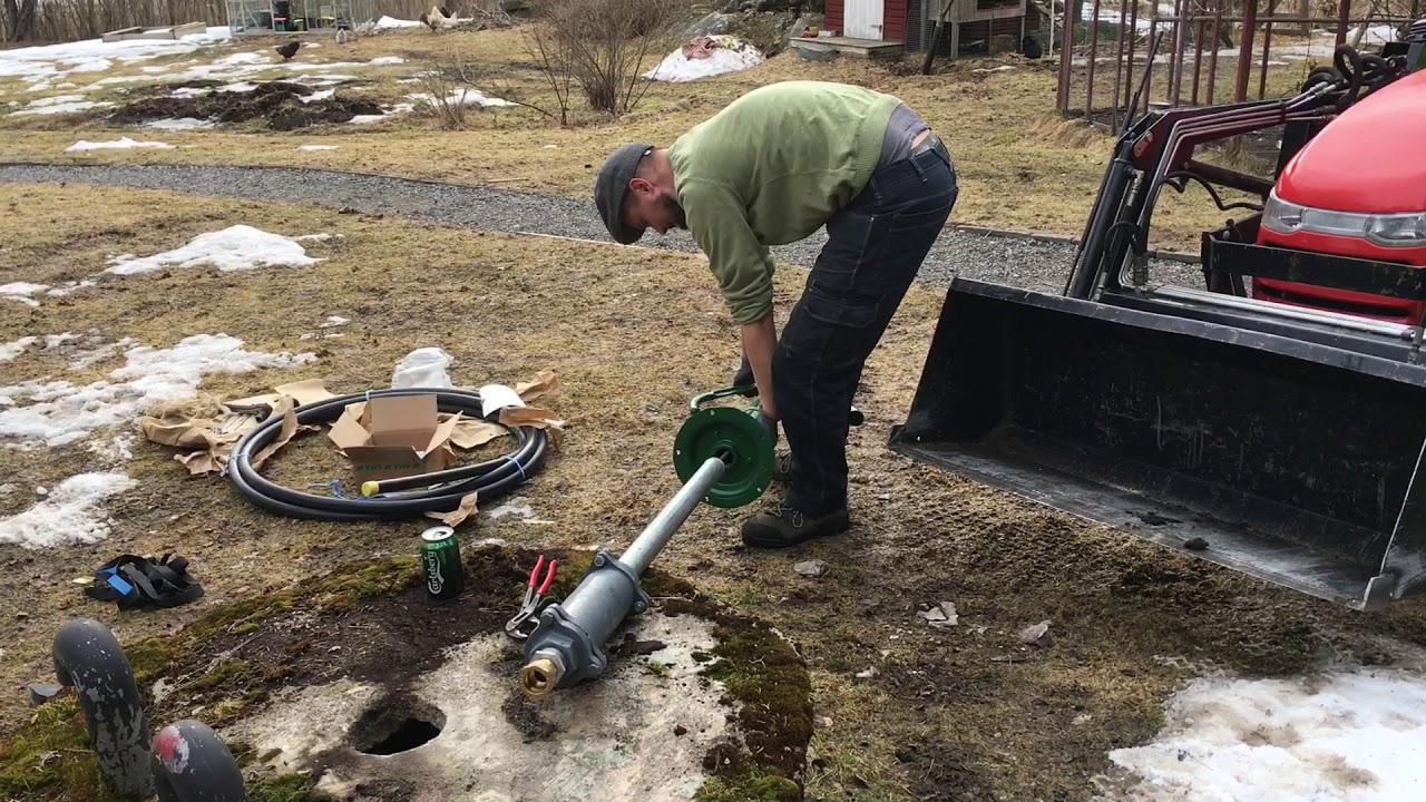 Installing Kronans Gårsdpump (hand water pump)