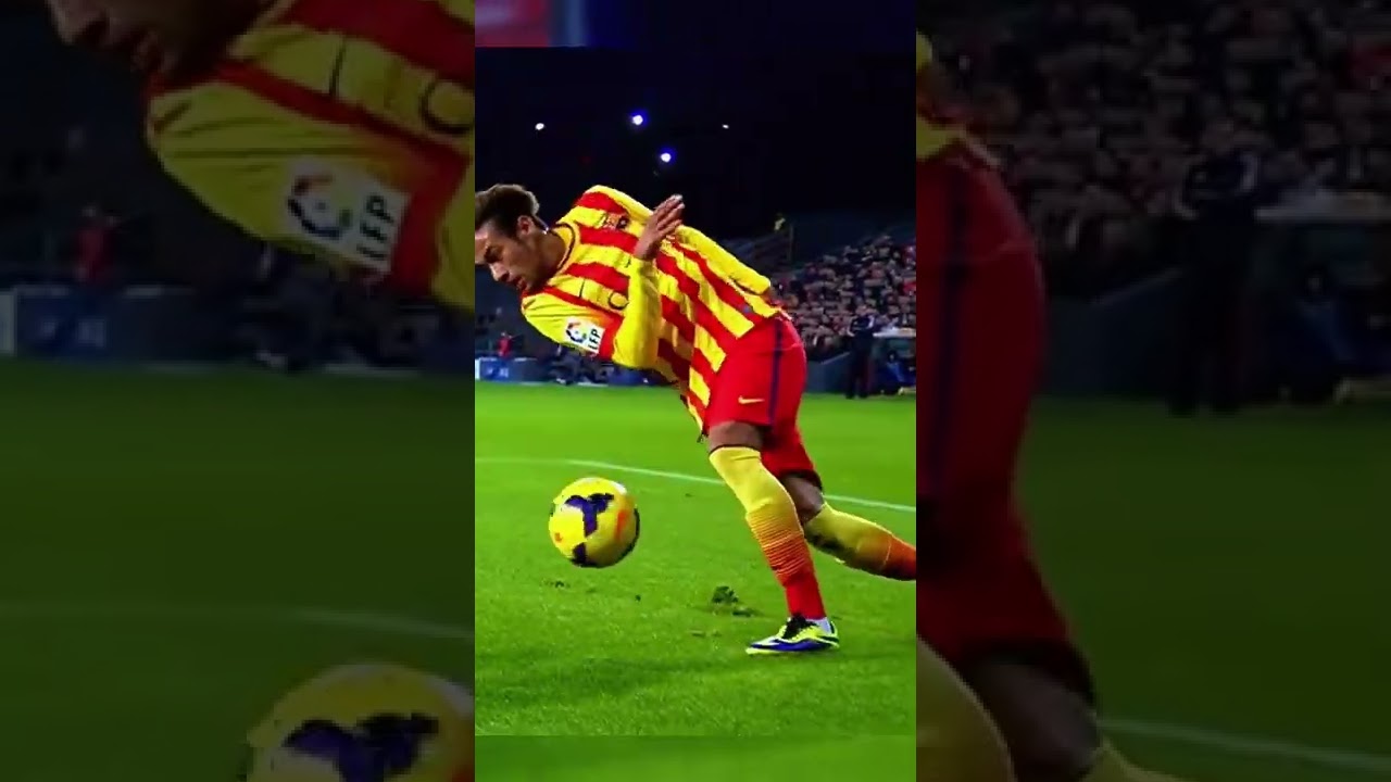 Neymar changing shoes mid game😳