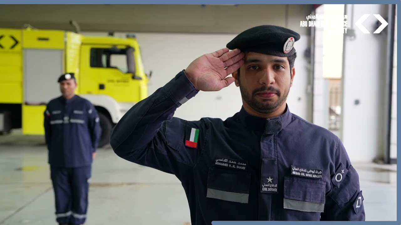 مدير عام #هيئة_أبوظبي_للدفاع_المدني بالإنابة يتبادل تهاني العيد مع المنتسبين خلال الجولات التفقدية