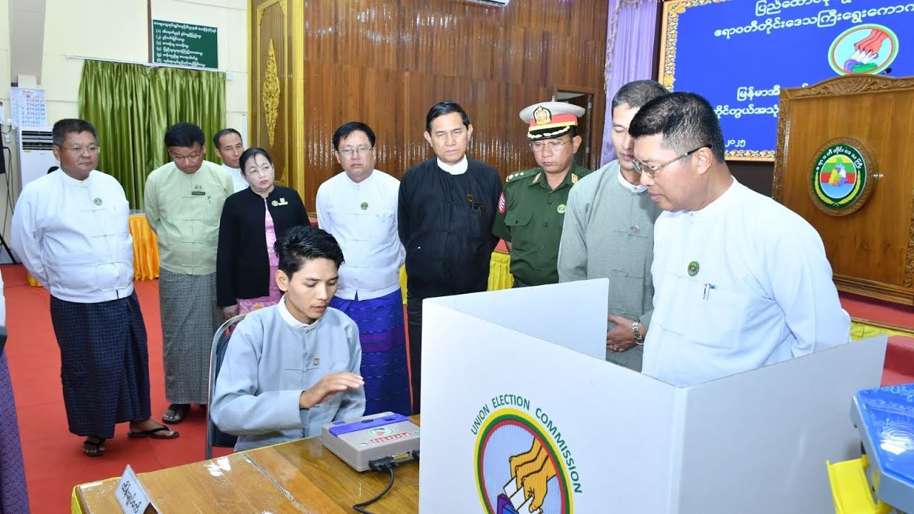 မြန်မာအီလက်ထရောနစ် မဲပေးစက်(MEVM) ကိုင်တွယ်အသုံးပြုခြင်းဆိုင်ရာ နည်းပြအဆင့်သင်တန်းဖွင့်ပွဲ အခမ်းအနား