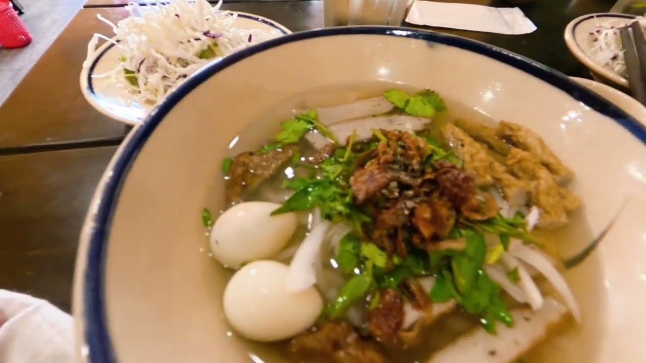 Trải nghiệm bánh canh Bà Tôi