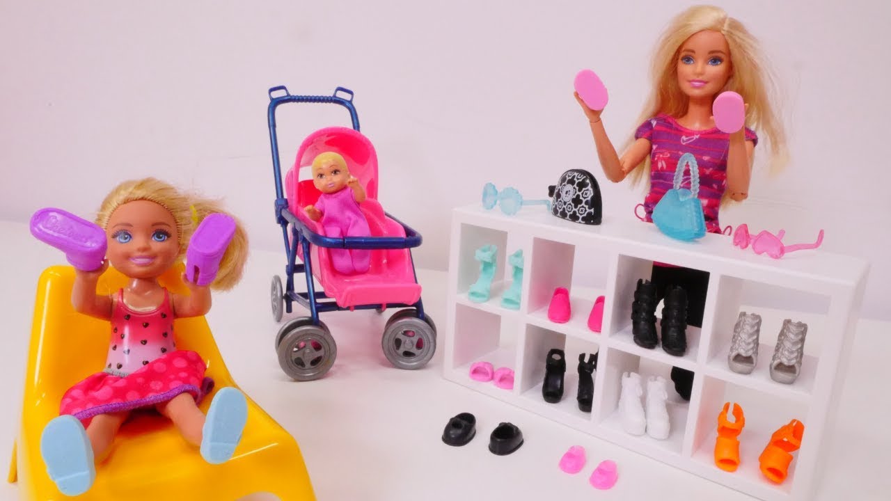 Barbie Chelsea için yeni ayakkabı almaya gidiyor
