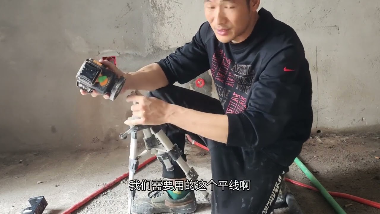 瓦工教你水平仪贴砖正确使用方法，贴墙仪挂墙操作技巧