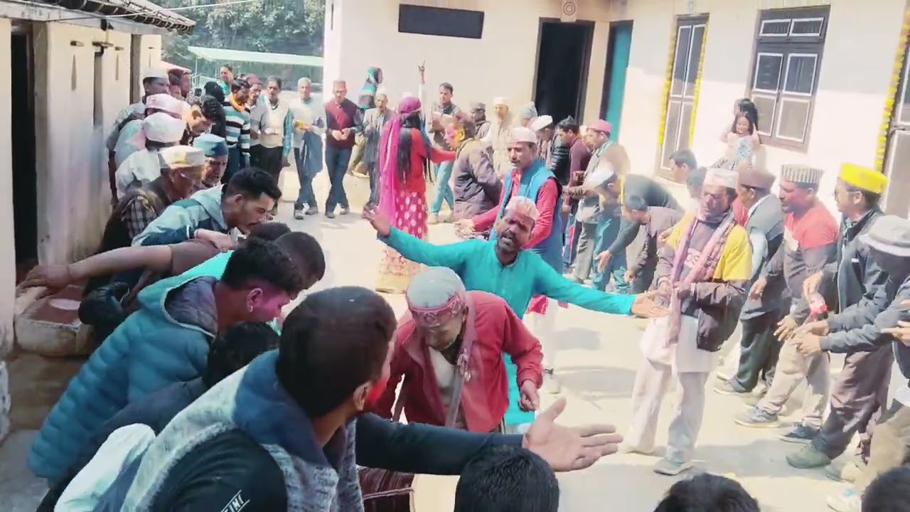 युवाओं ने रचा एक नया इतिहास गांव चौखुटा की टोली आ गई होली.?बहुत सुंदर गायन अनमोल वचन 🫟 #GBL Lirices 