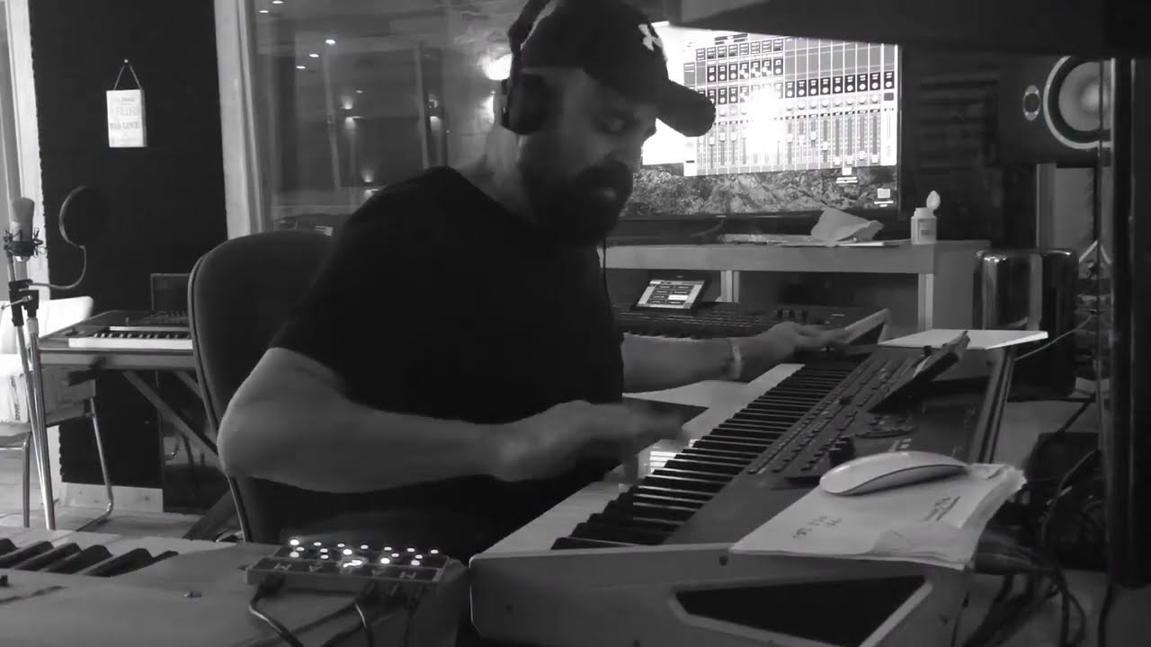 عزف باحساس رهيب عميد خوري زي العسل