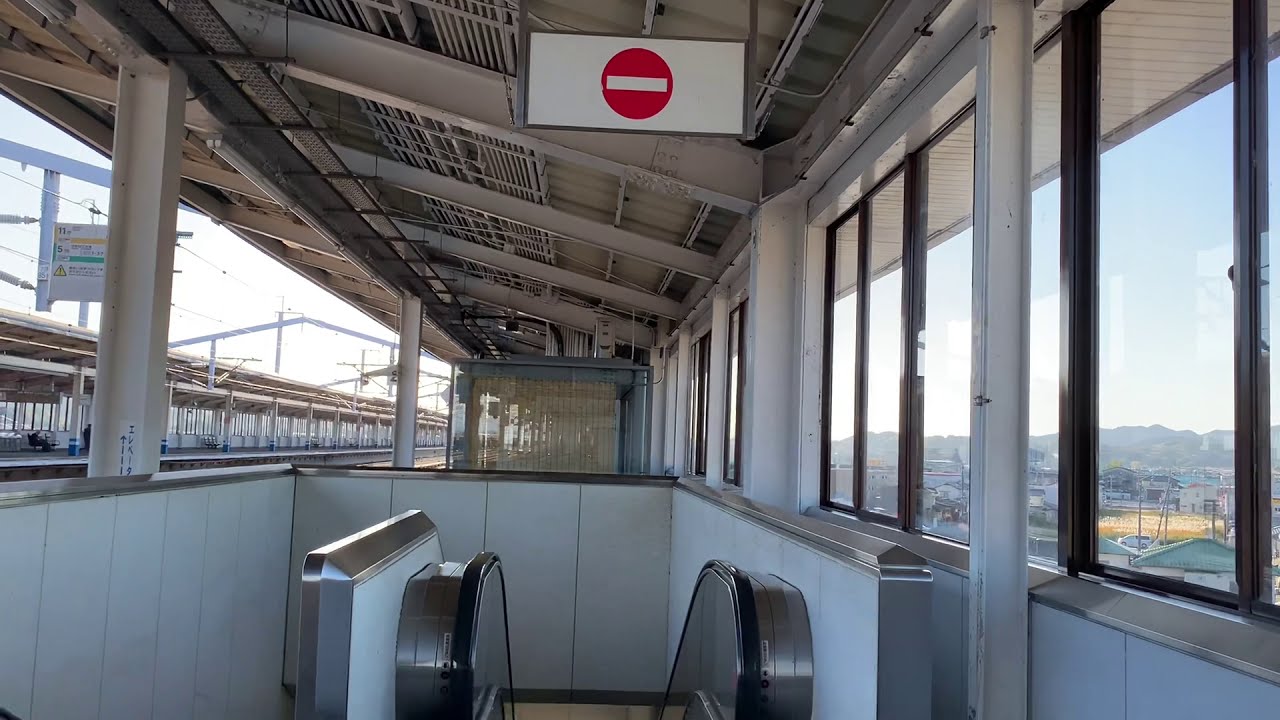 「逆走防止ブザーなし」　新倉敷駅新幹線のりば側・シーモール下関外側のエスカレーター