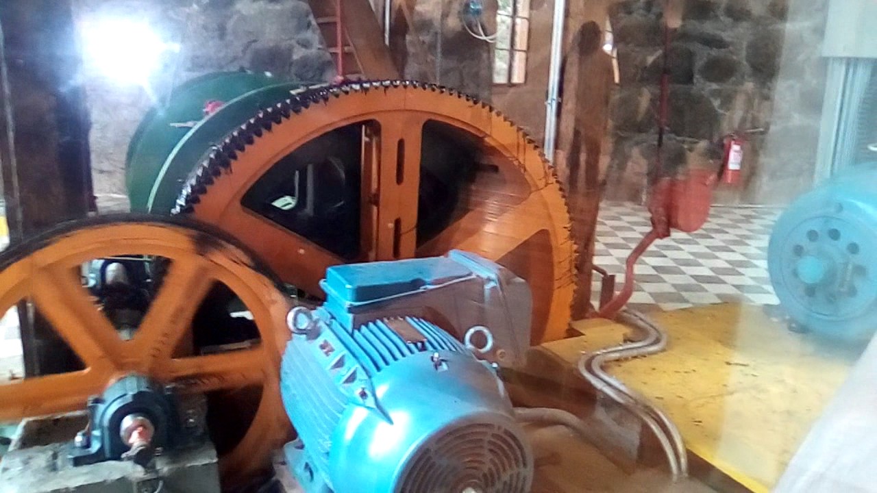 Restaurado ascensor El Peral/ valparaiso