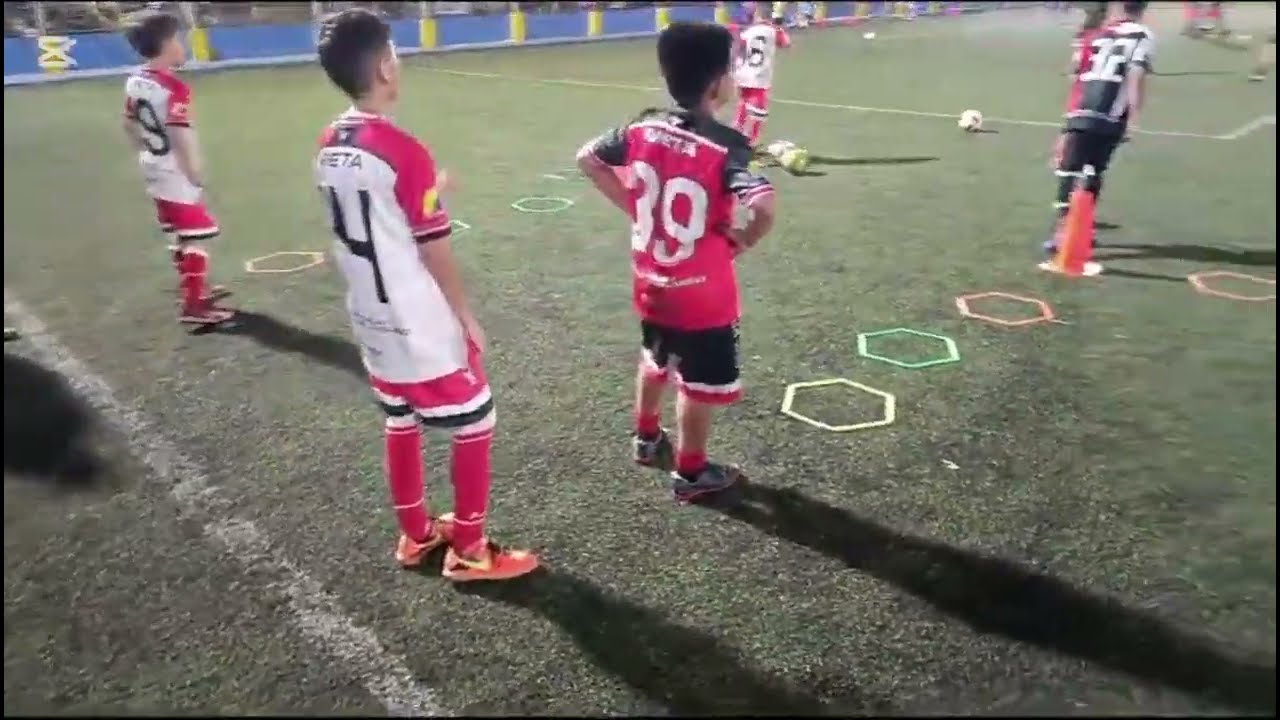 clase completa de coordinación sub 6 a sub 9 en fútbol