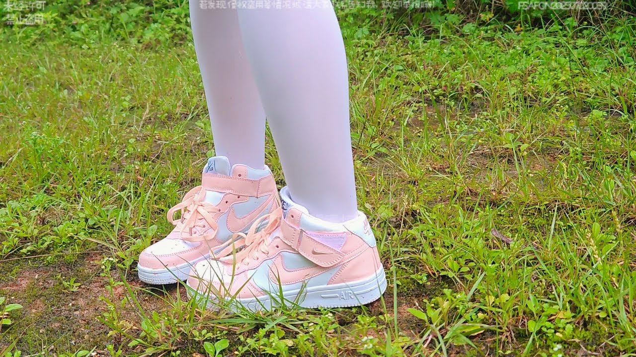 Pink High-top NIKE AF and white stockings wet and muddy(English subtitles)(Full video 32m 54s)