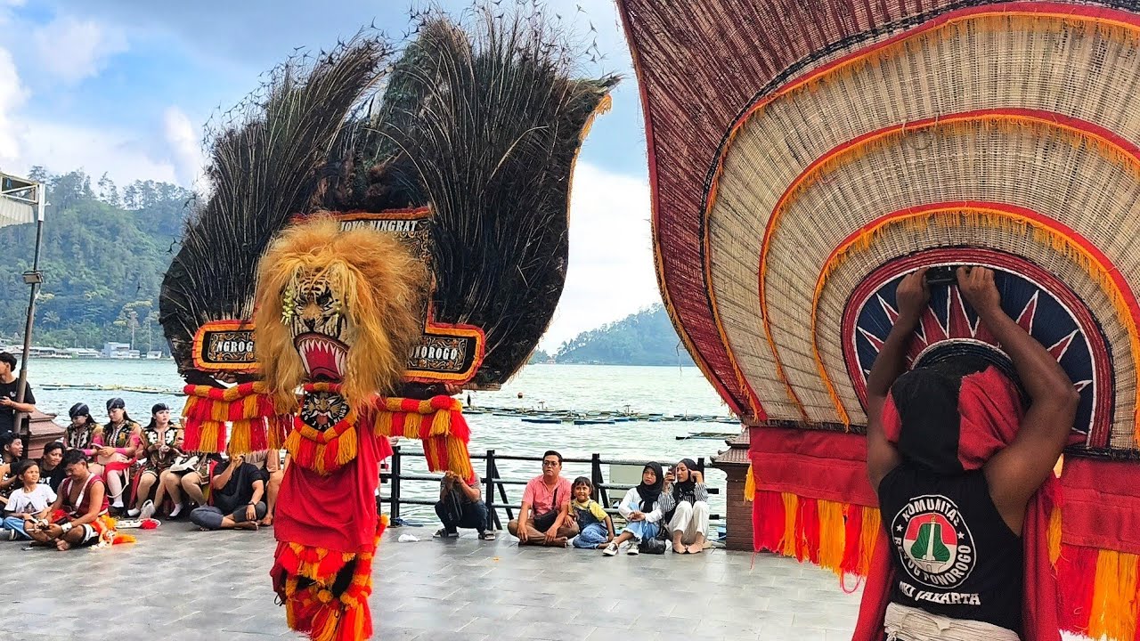 MENGERIKAN PENTAS REOG PONOROGO TERBESAR DI TELAGA NGEBEL