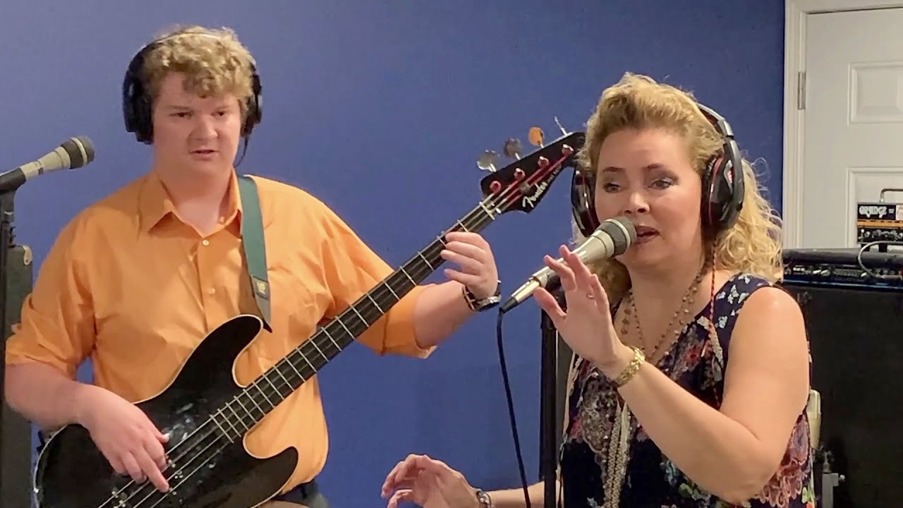 The Ramblin Lou Family Band - What's Goin' On