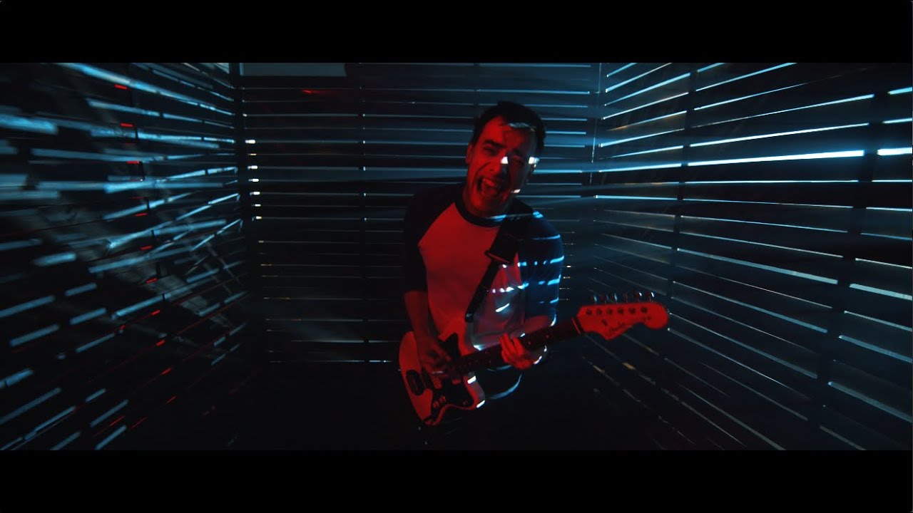 KIES - Semmi nem el&eacute;g j&oacute; (Official Music Video)