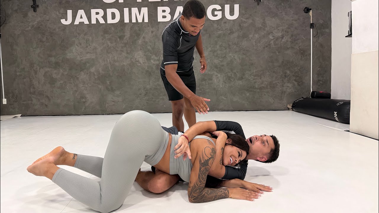 Brazilian Girl Shows Me Her BJJ Skills! 🥋🇧🇷