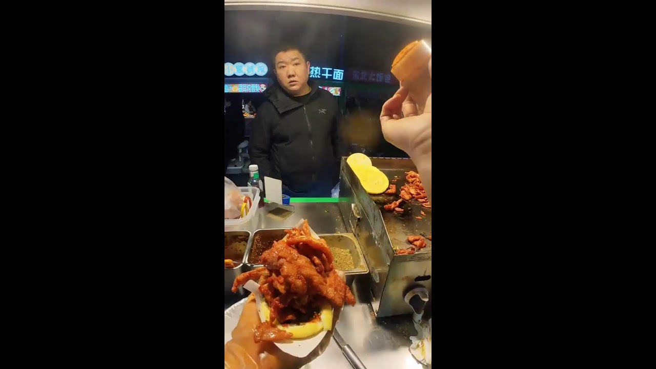 Live broadcast of street food specialties and fruit delicacies