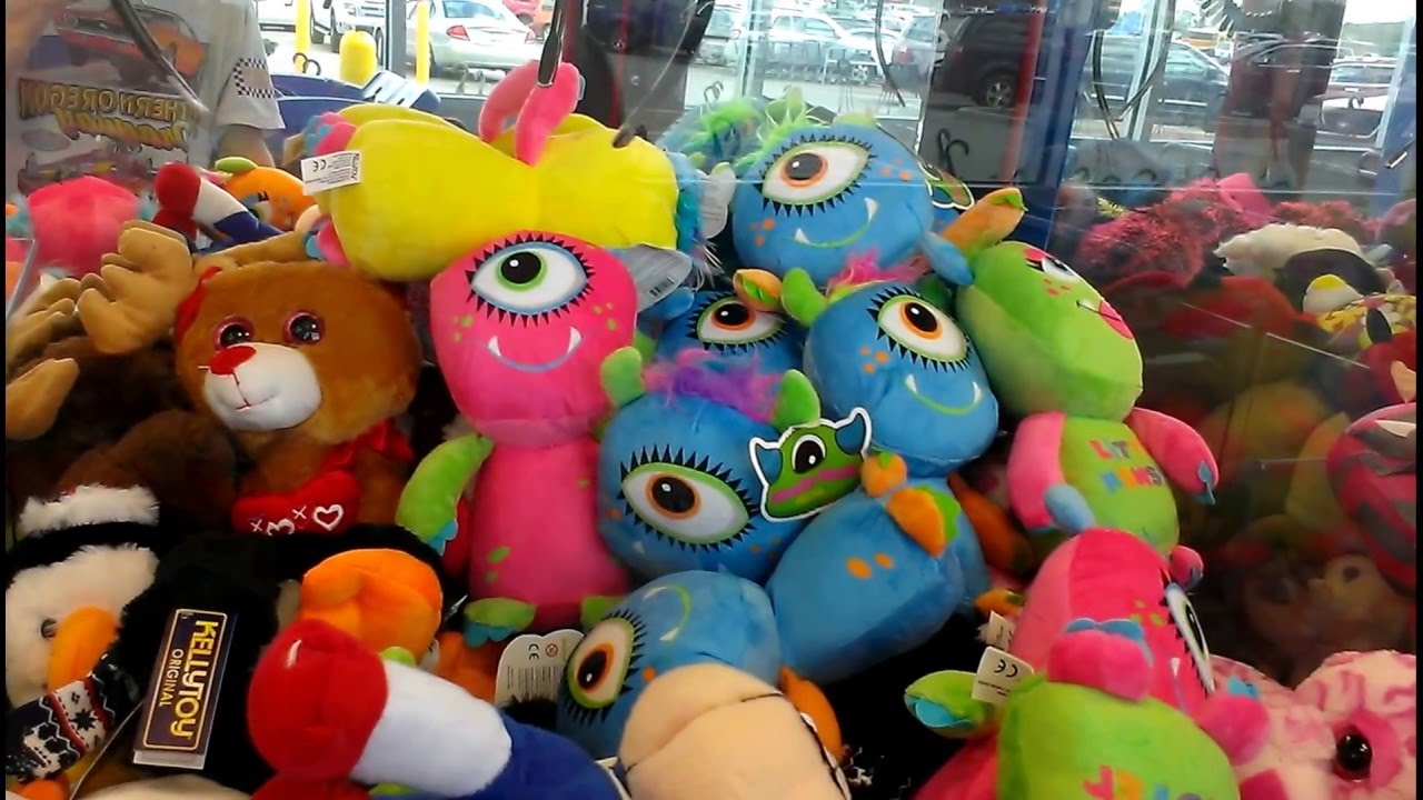 PINNACLE CLAW MACHINE@WALMART A CRAZY BATTLE