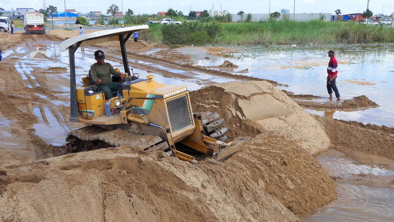 The Best Bulldozer Mitsubishi BD2G-II Dozer Use Powerful Working Pushing Clearing & Dump Truck 5 Ton
