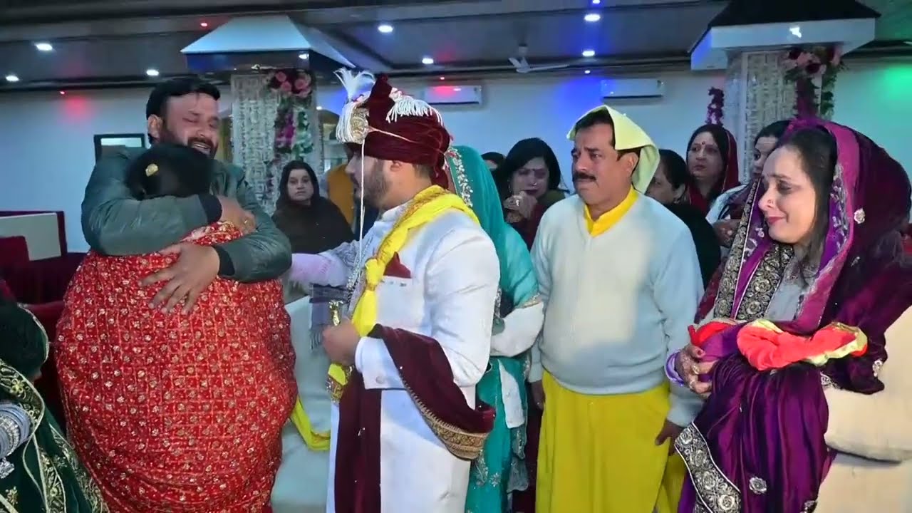 विदाई के समय दुल्हन गले मिलकर रोने लगी # 😭😭😭😭😭