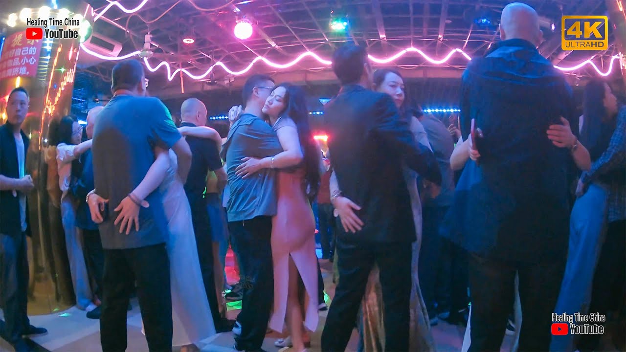 Chongqing Dance Hall, dancing with beautiful girls, let's go dancing after get off work