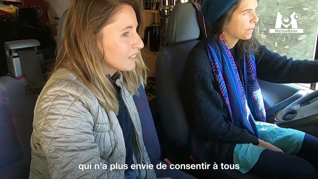 Elle brûle son passeport ! 😨  // Extrait archives M6 Media Bank