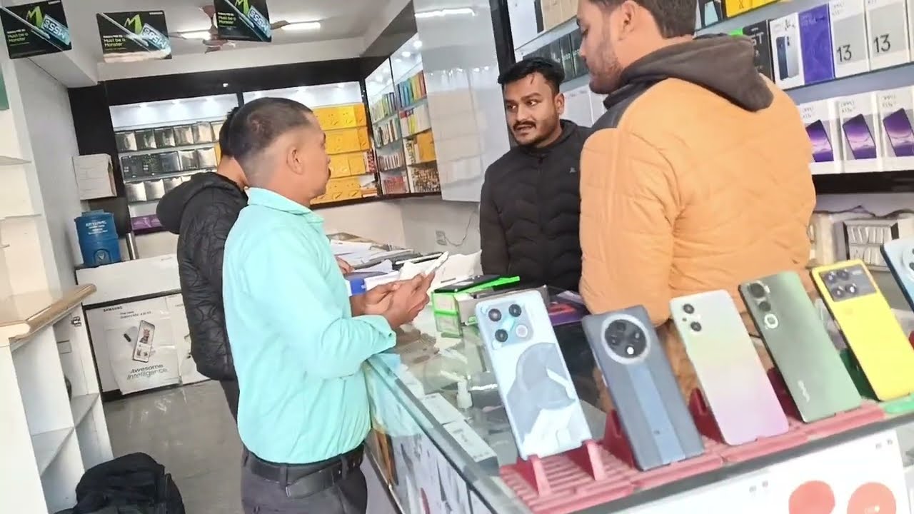 आज मैने लिया NEW PHONE AI ऊंचाहार में अपने चाचा के लिए//new phone liya 🥰🥰