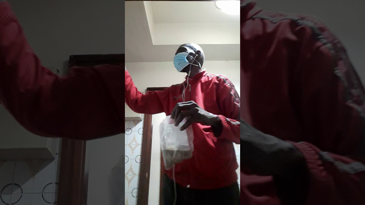 preparando il TIAKRI,cibo senegalese a base farina di miglio fatto tipo cuscus, e yogurt