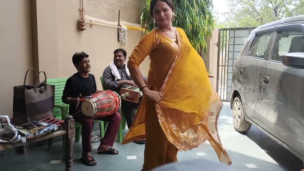 Ladke ko Aaye shaadi ki badhai dene 💃💃