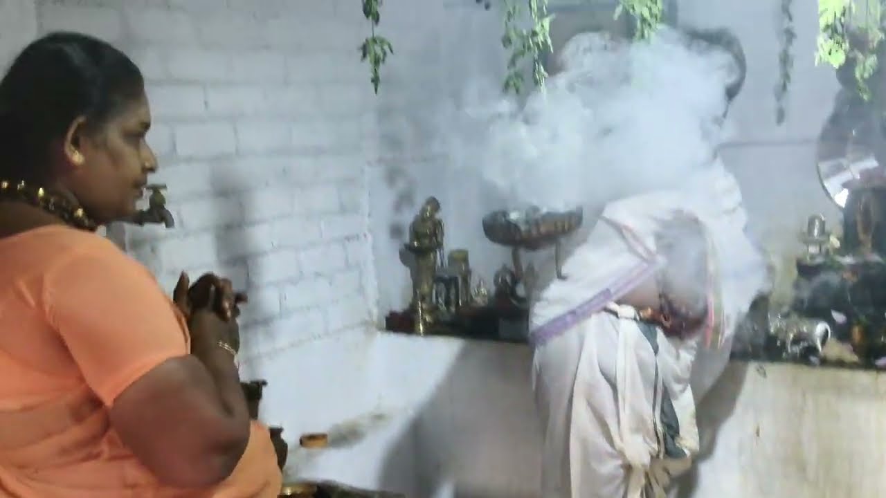 சிவலிங்கமாய் அமர்ந்த இறைசித்தன்,சிவசத்ய நாராயண காட்சியருளி,சிவலிங்கத்திற்கு அபிடேக ஆராதனை அருளுதல்.