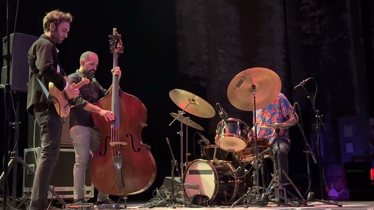 Crying - Julian Lage (live)