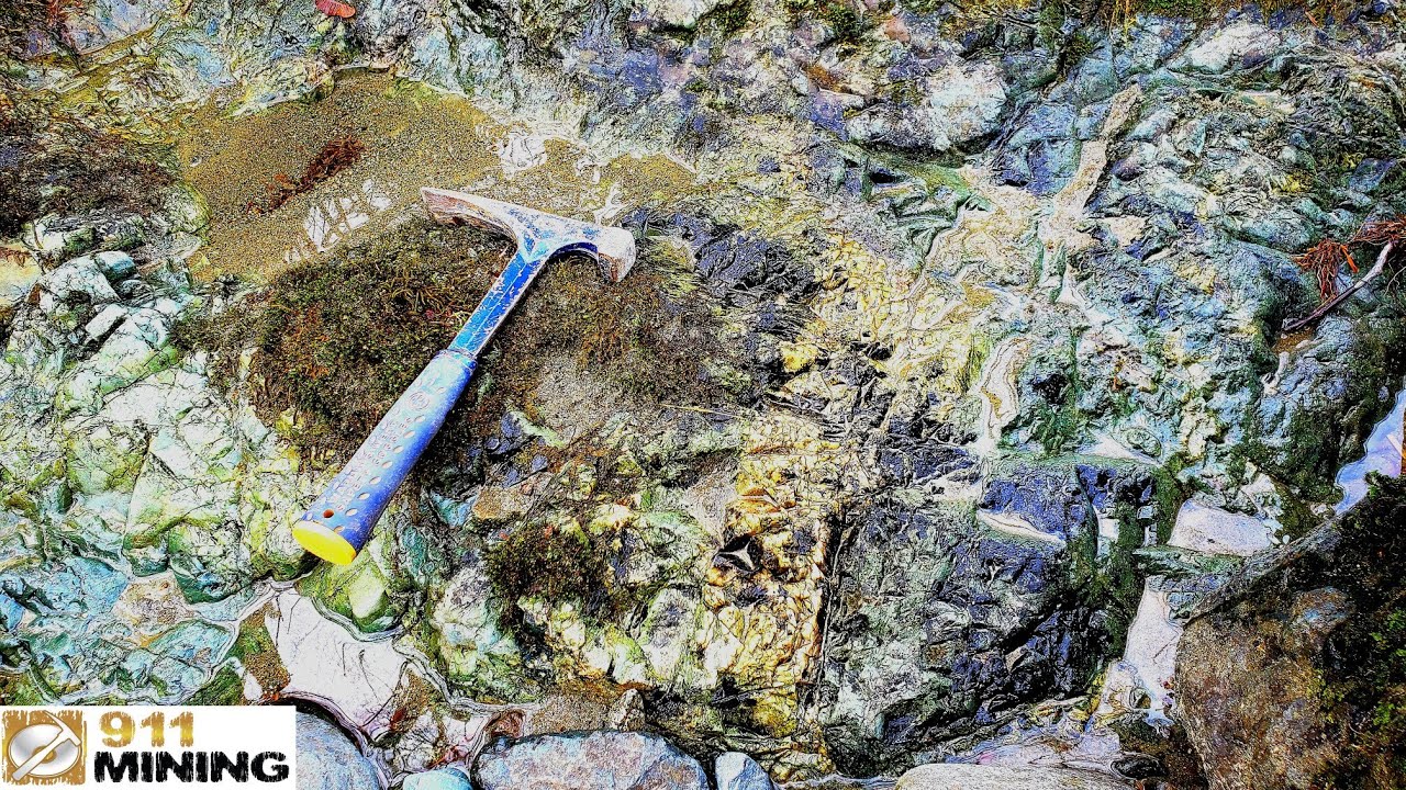 Epidote, Olivine, Chlorite, Quartz Veins & Magnetite Hosted In Basalt!