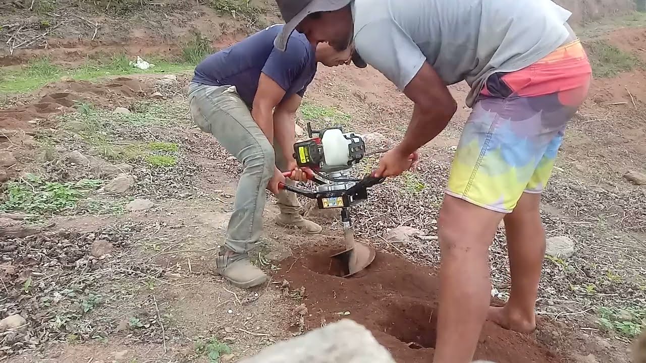 (((  PERFURADOR DE SOLO EM LOCAL COM MUITA PEDRA ))).... ( MUITO DIFICIL )