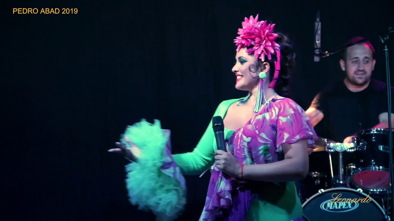 LAURA MARÍA LARREA: 