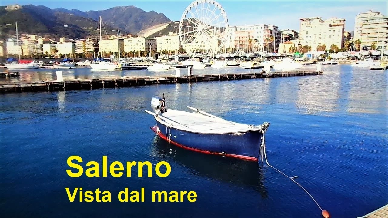 Salerno città sul mare, la piu bella citta di mare italiana. Salerno vista dal mare