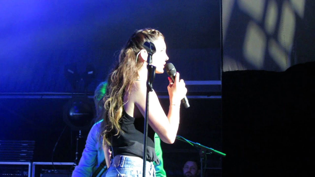 Lana Del Rey - BLUE JEANS - Live - Carcassonne - 17.07.2014