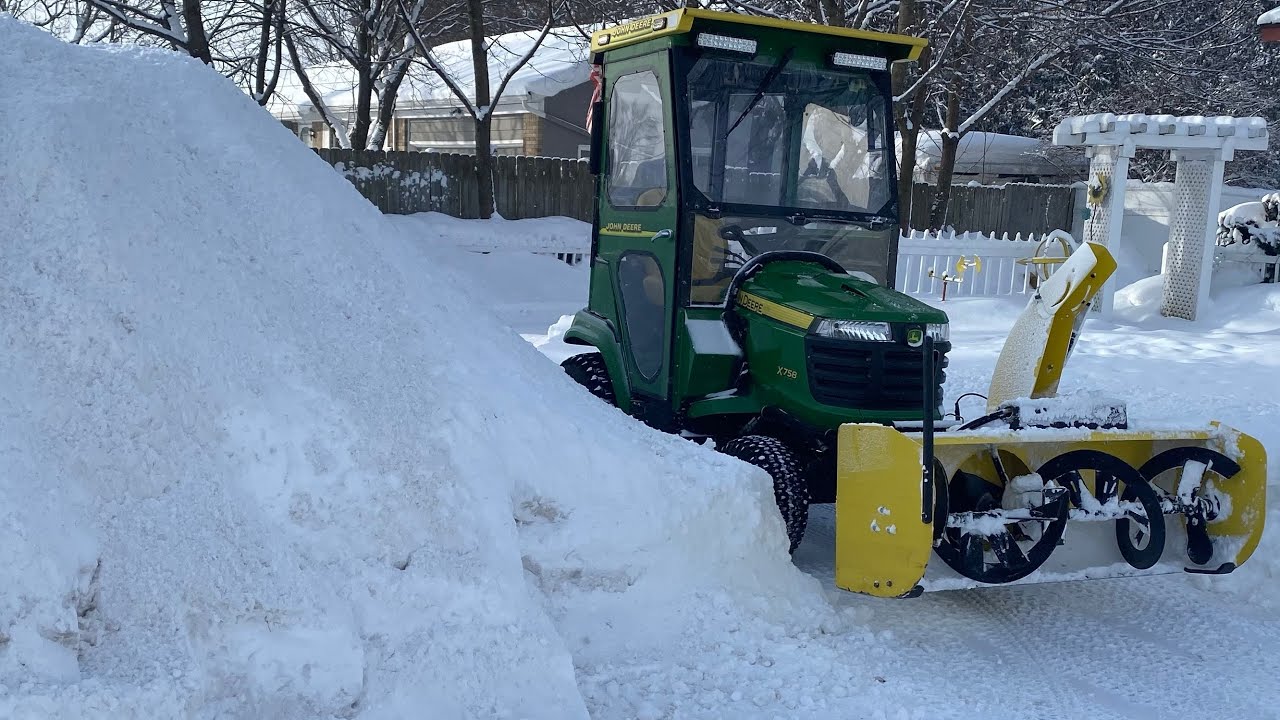 John Deere X758 snowblowing in Northern Michigan.  January 21, 2025