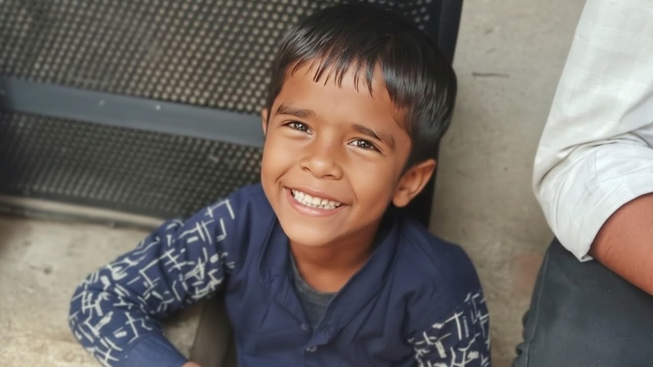 छोटी सी खुशी: एक मासूम मुस्कान जो दिल जीत ले।