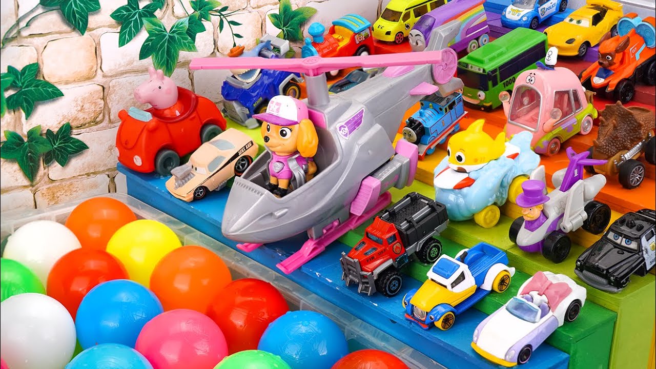 Tomica ☆ Tayo, Thomas, Paw Patrol, Pixar, and Pororo Climb A Rainbow Slope and Fall Into The Water!