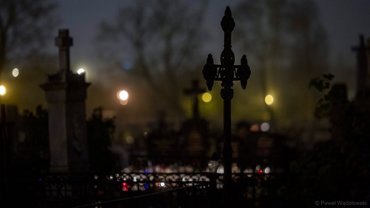 Cmentarz nocą - 1 Listopada, Dzień Wszystkich Świętych