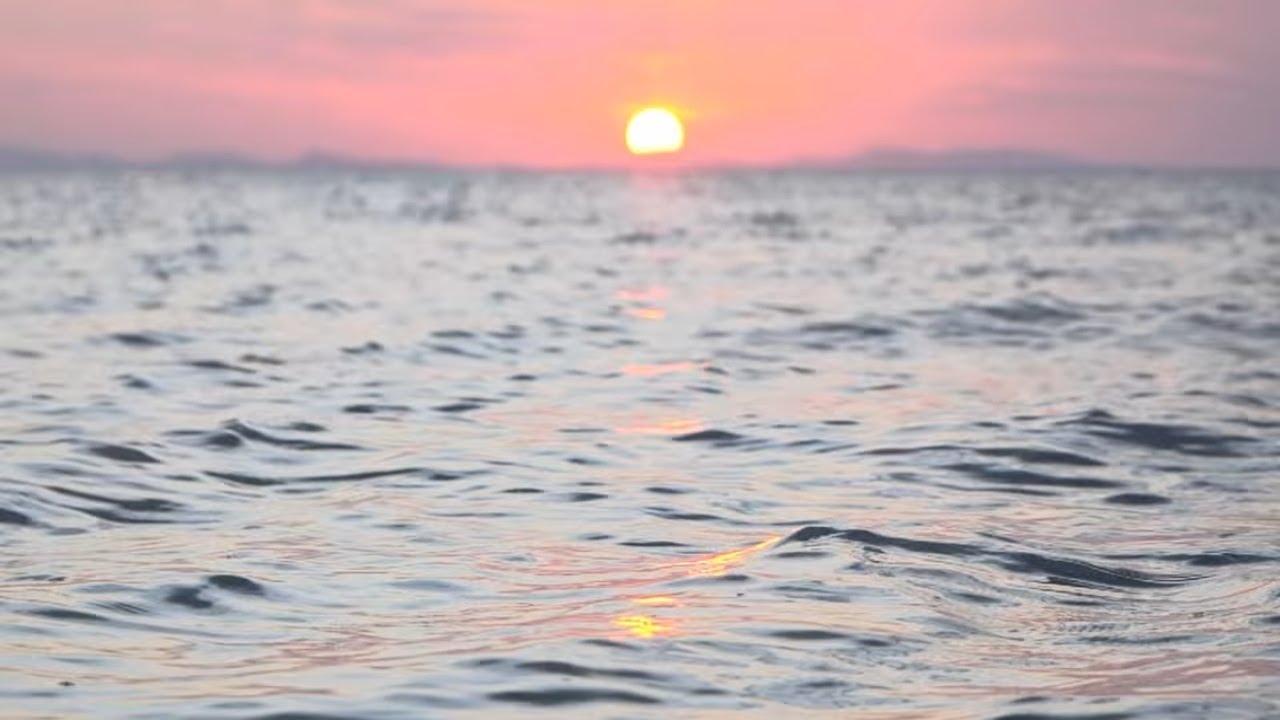 Calming Ocean Waves(30 Minutes) 4K 60fps HDR (Ultra HD) |🌊 | Deep Sleep & Stress Relief Sounds