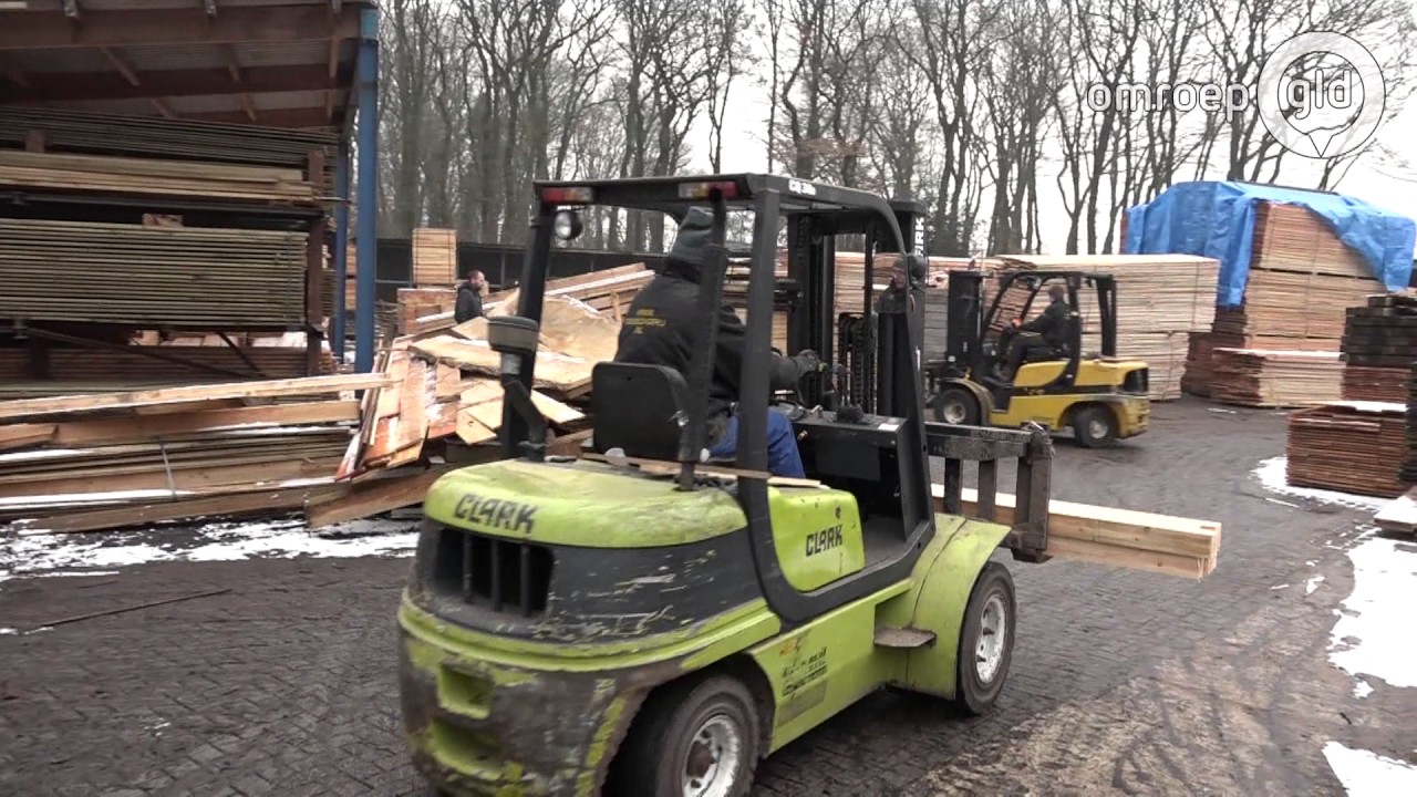 Vader en zoon voor de rechter voor illegaal bordeel en criminele organisatie