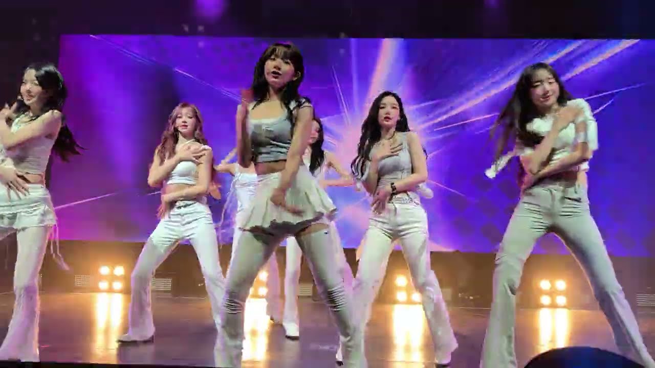 tripleS (트리플에스) - Girls' Capitalism | Toronto 250903 | Alpha Percent Tour