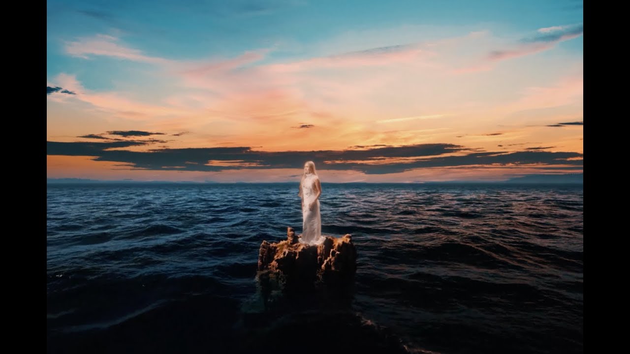 Xiana - CLICH&Eacute; (Official Visualizer)