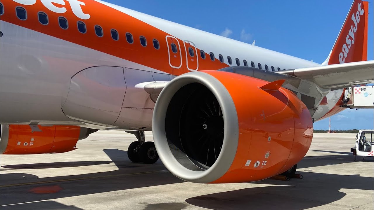EasyJet A320Neo take-off from Bari Airport |STRONG TURBOLENCE!!!!| FLIGHT -- BRI-MXP