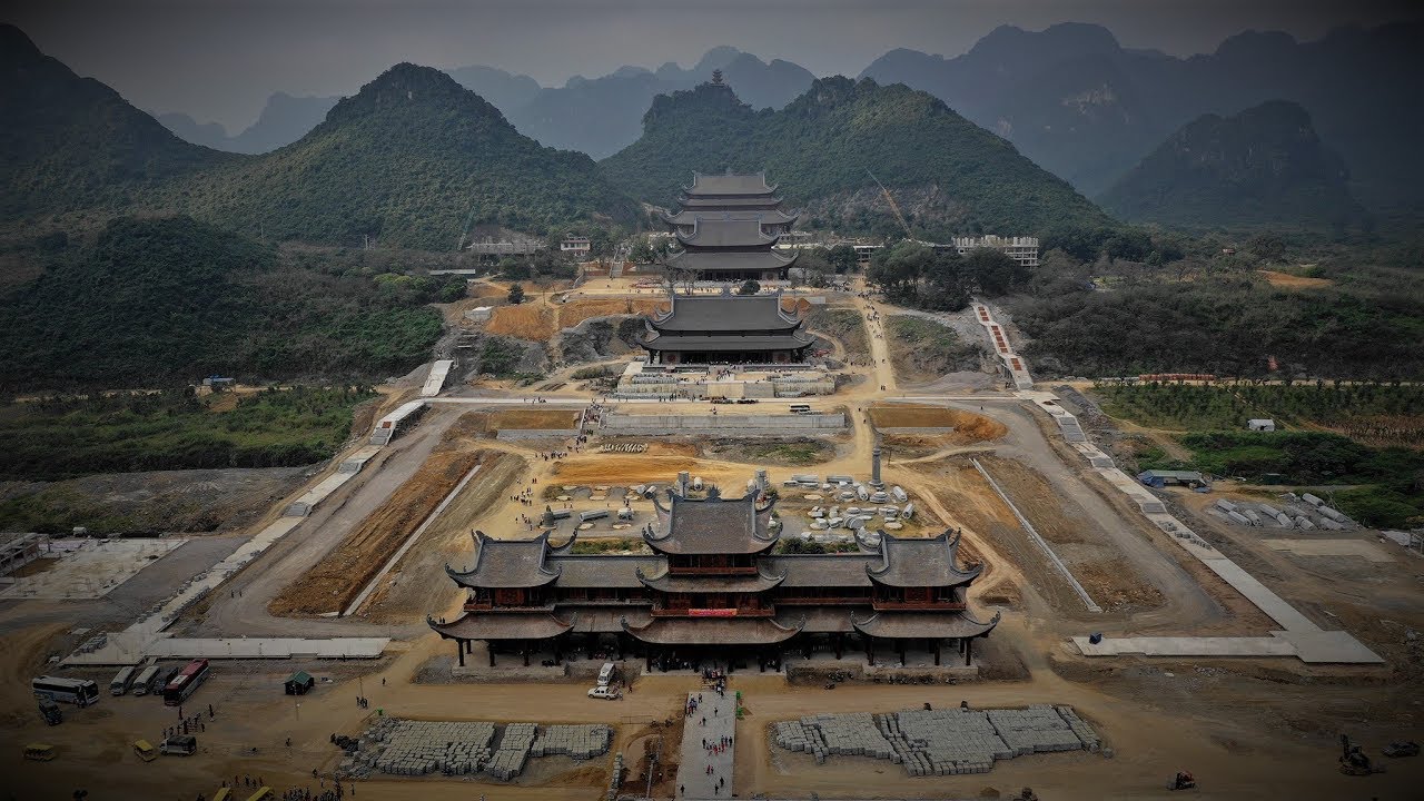Ch&ugrave;a Tam Ch&uacute;c nh&igrave;n từ flycam