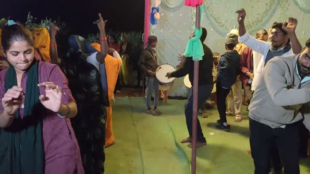 December 12, 2025 गांव के लड़के और लड़कियों का जबरदस्त बघेली डांस