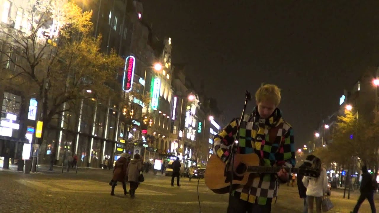 'Wonderwall' cover by amazing street performer: Jakub Ondra in Prague; Wenceslas Square