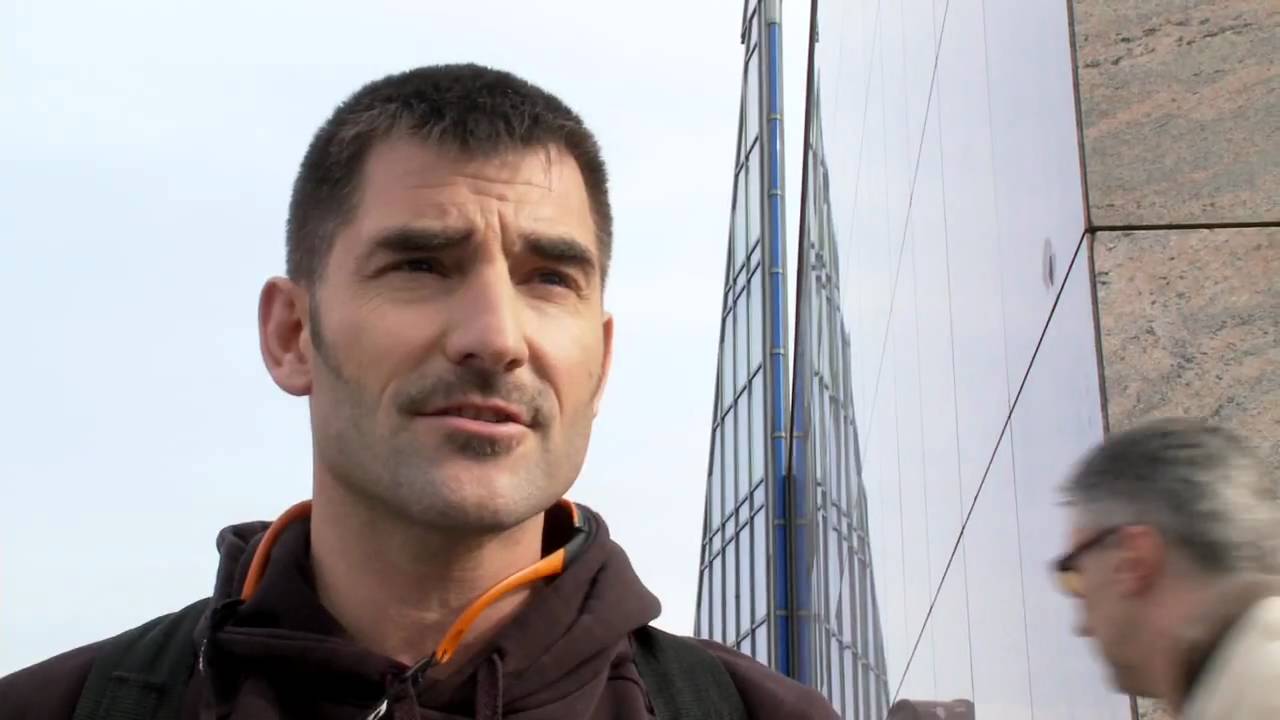 Basejump! J&uuml;rgen M&uuml;hling - Der Sprung vom Dach.